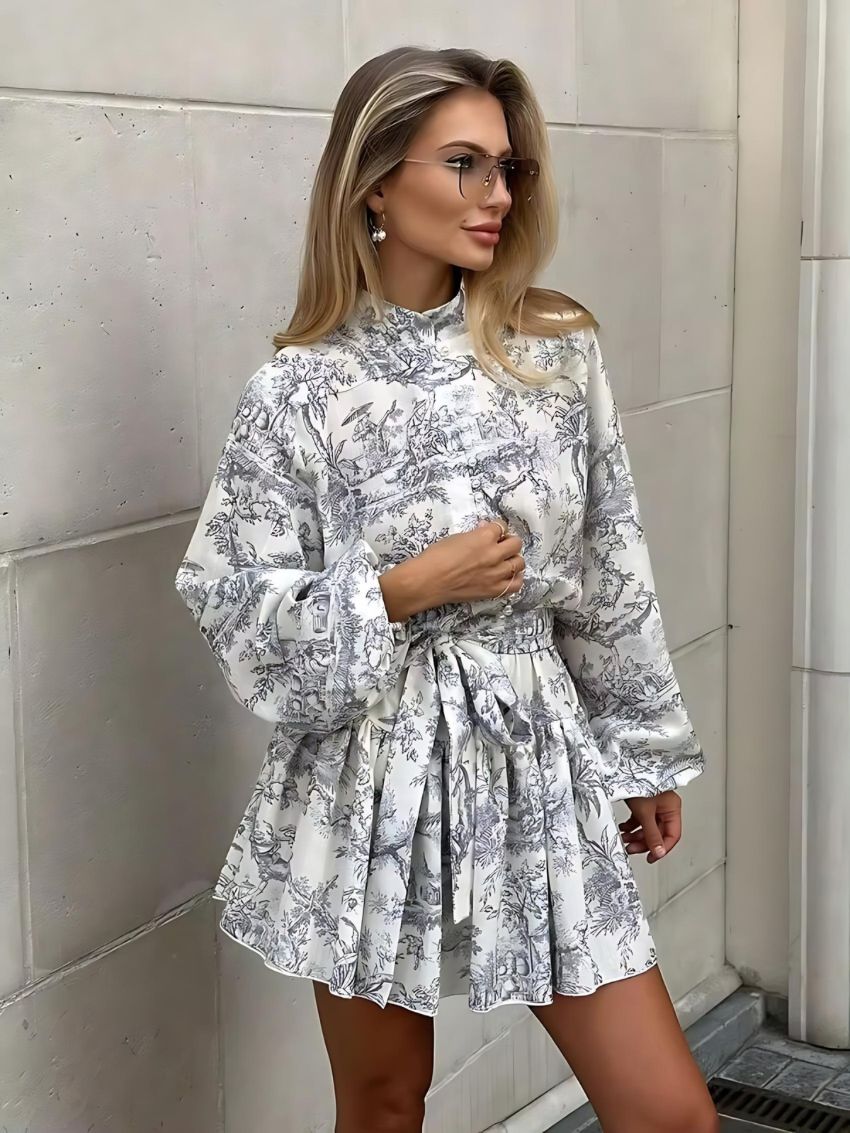 DEYNA - Short long-sleeved dress with luxurious pattern